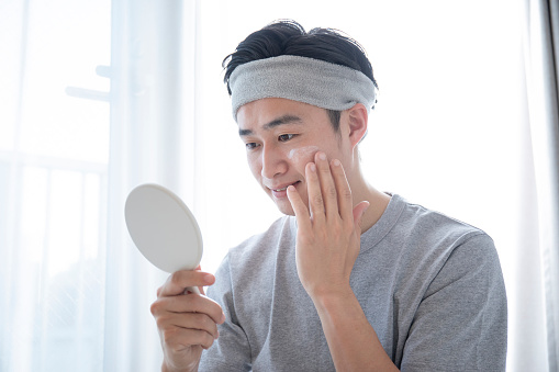 Dermatologist-Recommended Skincare Routine for Men: A Comprehensive Guide 2 istockphoto 1293472139 170667a