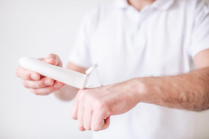 5 Tips to Choosing the Right Men’s Moisturiser for Dry Skin 4 moisturiser for men